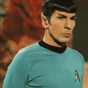Dans Star Trek, de quelle race est Spock ?